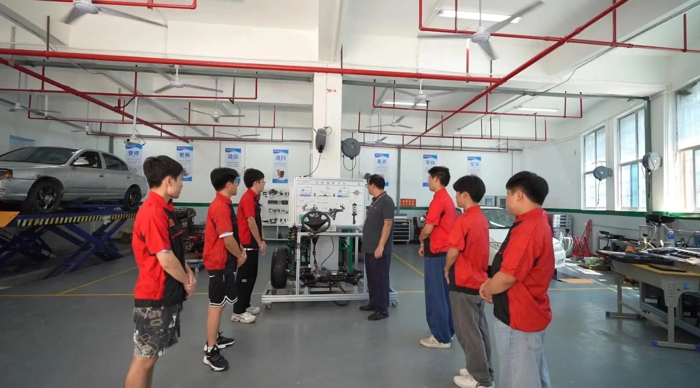 新能源汽車與汽車維修 開啟未來技術(shù)職業(yè)的雙重引擎